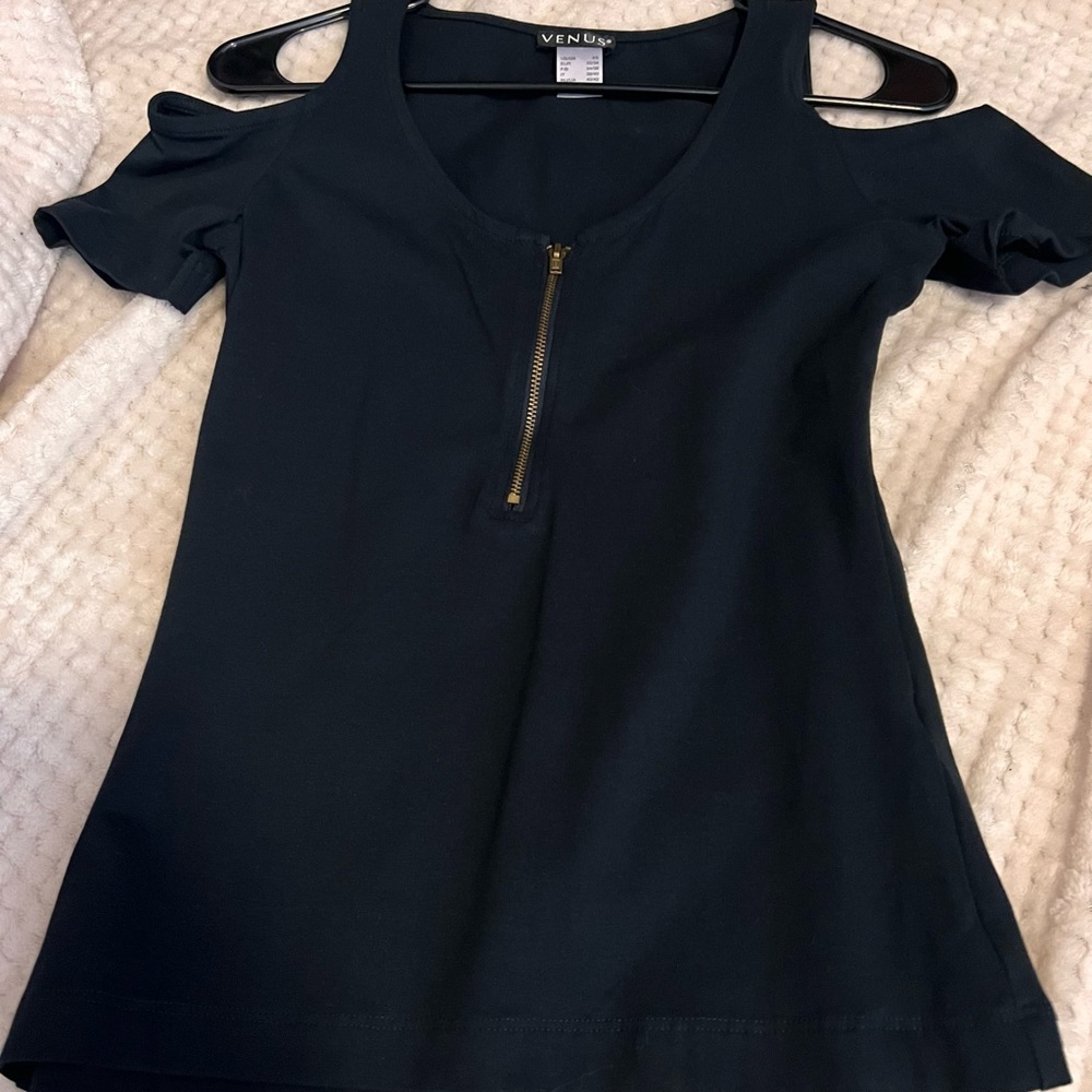 Venus cold shoulder top XS